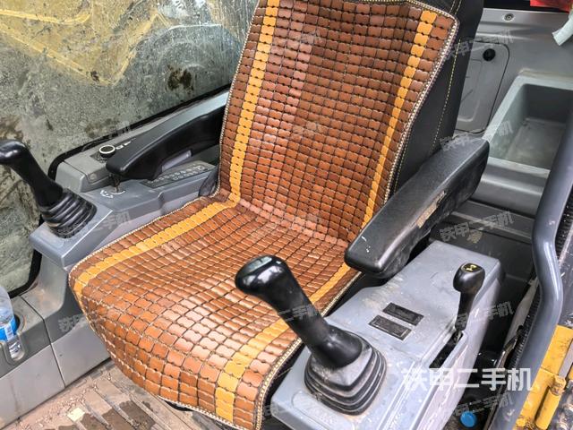 座椅右側(cè)控制臺(tái)/鑰匙門/油門/含右手柄（駕駛室部分）