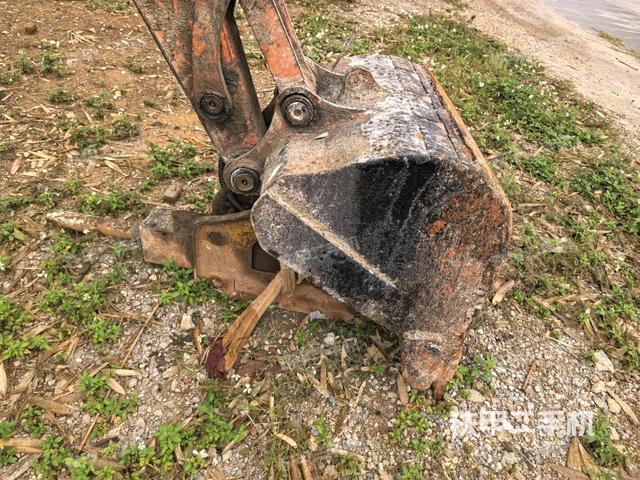 铲斗右后整体（工作和回转装置）