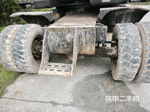 轉(zhuǎn)盤(pán)和下車(chē)架正前（工作和回轉(zhuǎn)裝置）