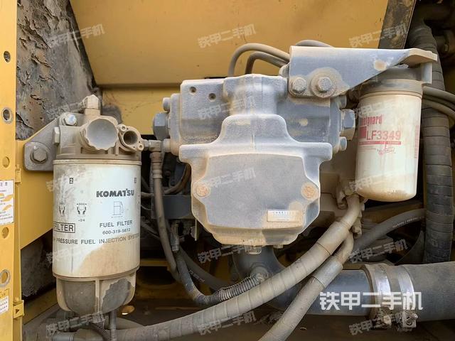 液壓泵艙室正面整體（整機外觀）