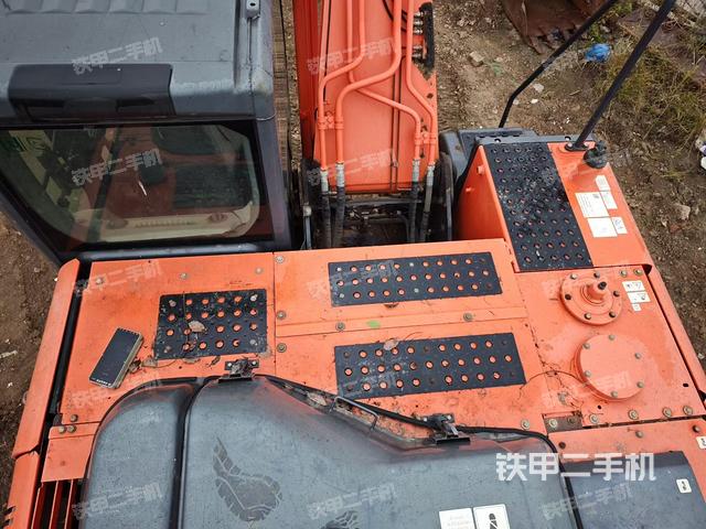 驾驶室顶部（整机外观）