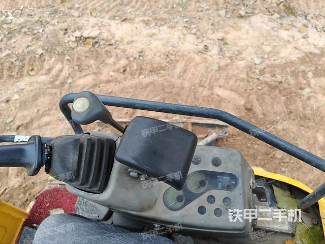 回轉(zhuǎn)馬達(dá)和主控閥（整機(jī)外觀）