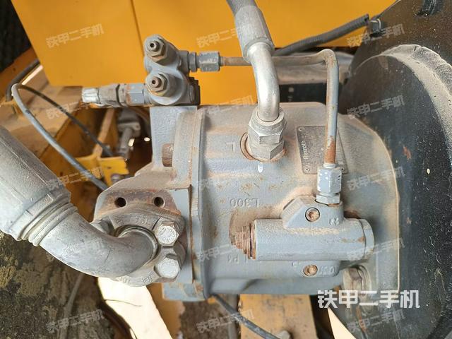 液壓泵艙室正面整體（整機(jī)外觀）