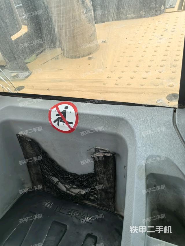 后窗玻璃角标（驾驶室部分）