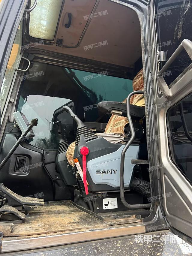 駕駛室整體（整機(jī)外觀）