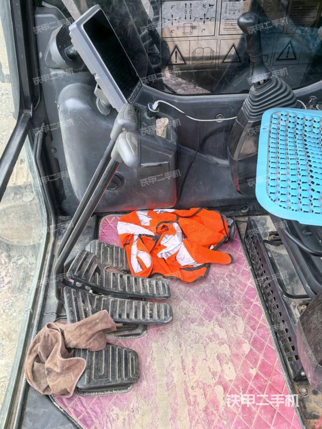 座椅左側(cè)控制臺(tái)/音響/含左手柄（駕駛室部分）