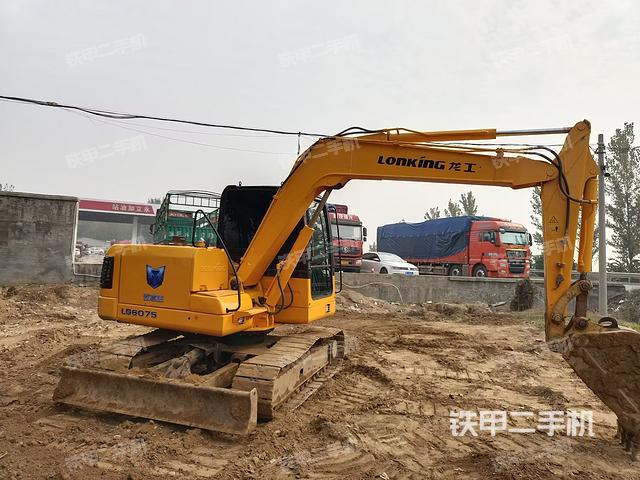 駕駛室整體（整機(jī)外觀）