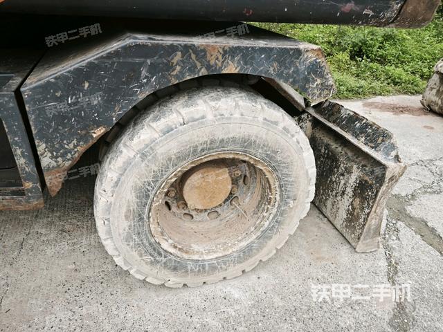 左驅(qū)動(dòng)輪（行走機(jī)構(gòu)）