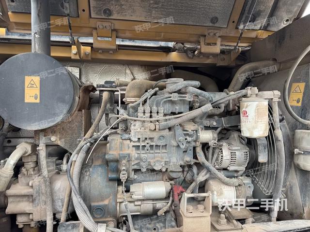 發(fā)動(dòng)機(jī)室（上車(chē)部件）