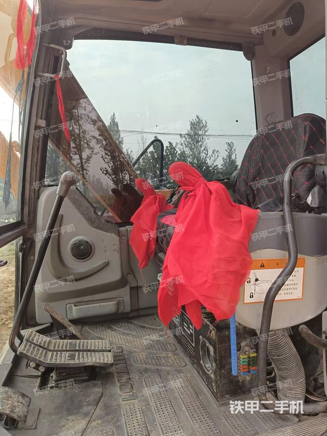 駕駛室頂部（整機(jī)外觀）