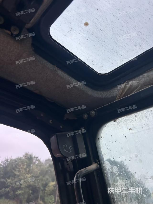 座椅左侧控制台/音响/含左手柄（驾驶室部分）