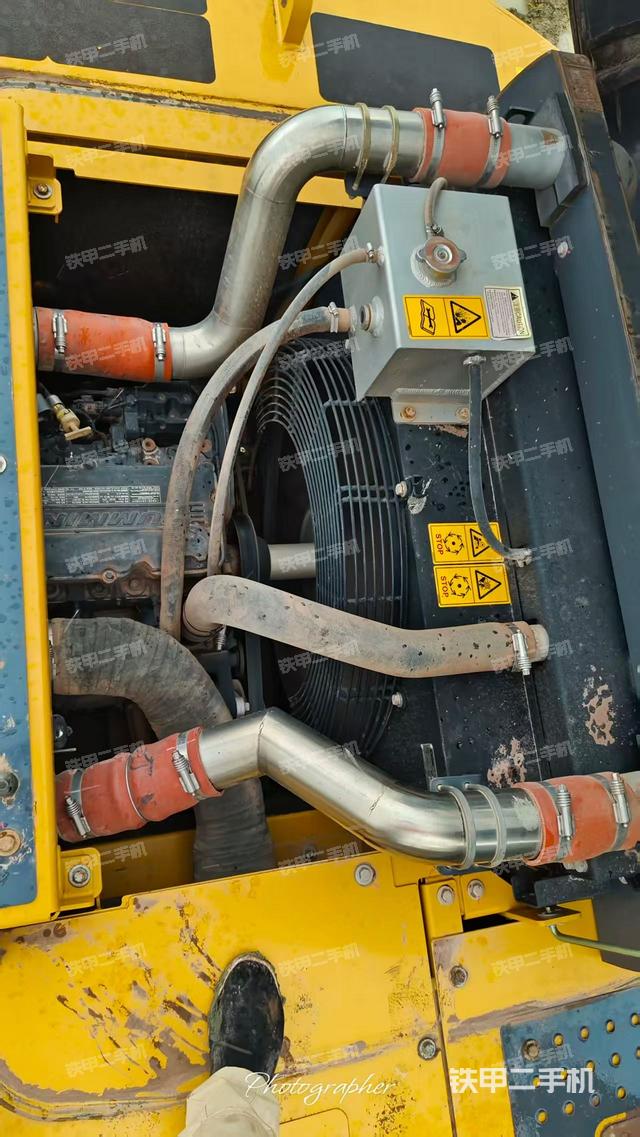 發(fā)動(dòng)機(jī)室（上車部件）