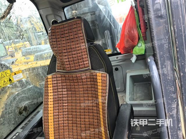 后窗玻璃角標(biāo)（駕駛室部分）