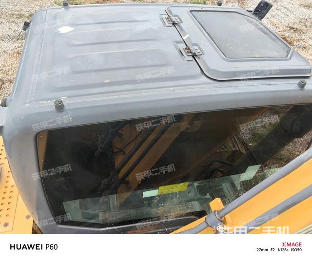 驾驶室顶部（整机外观）