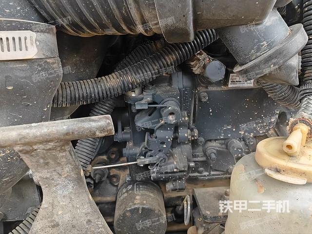 液壓泵艙室正面整體（整機(jī)外觀）