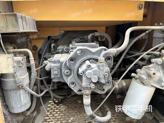 液壓泵艙室正面整體（整機(jī)外觀）