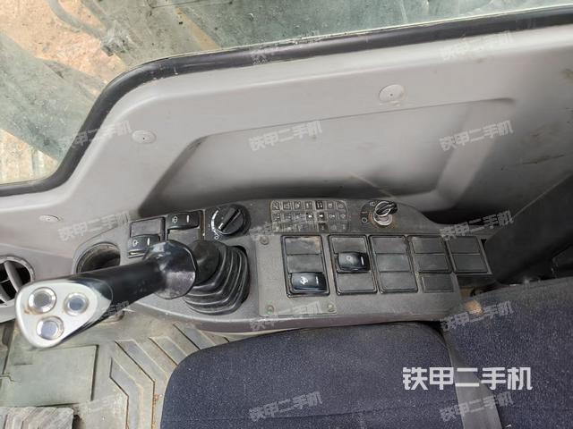 左后方玻璃角標(biāo)（駕駛室部分）