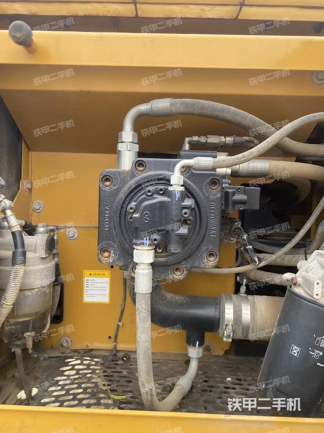 回转马达和主控阀（整机外观）