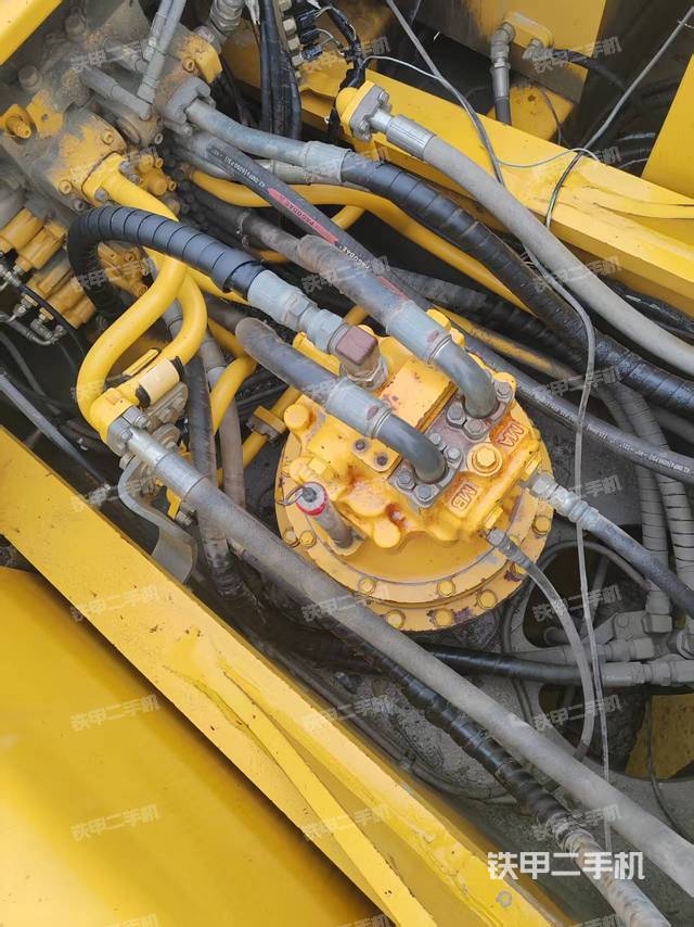 回转马达和主控阀（整机外观）