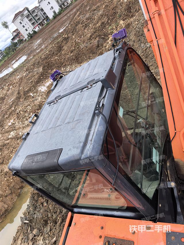 驾驶室顶部（整机外观）