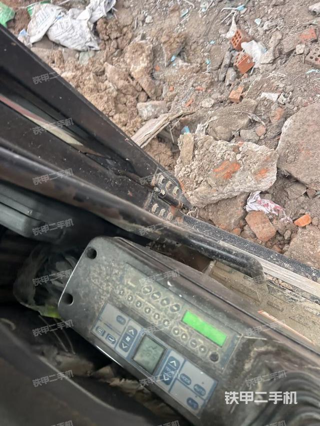 后窗玻璃角标（驾驶室部分）