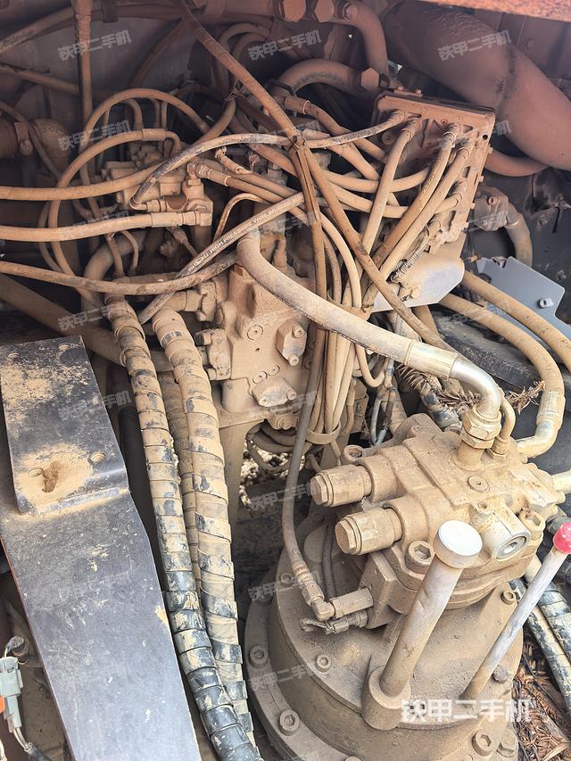 回转马达和主控阀（整机外观）