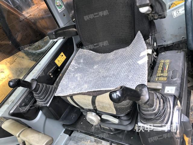 座椅右侧控制台/钥匙门/油门/含右手柄（驾驶室部分）