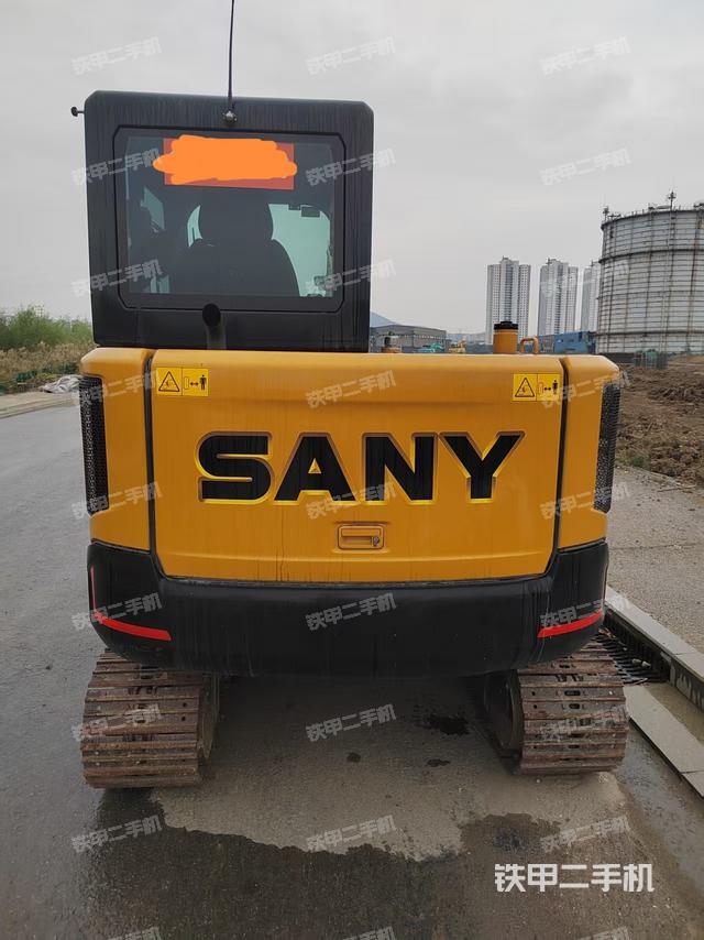 驾驶室顶部（整机外观）