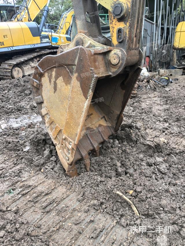 小臂整体左后（工作和回转装置）