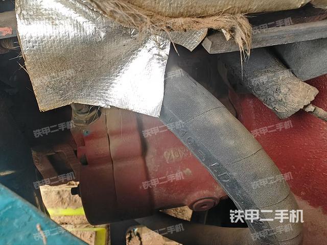 液压泵舱室正面整体（整机外观）