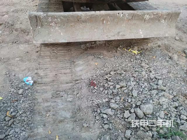 驾驶室顶部（整机外观）