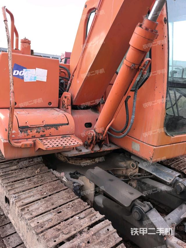 大臂根部?斜（工作和回轉(zhuǎn)裝置）