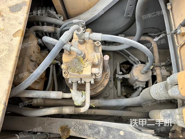 回轉(zhuǎn)馬達(dá)和主控閥（整機(jī)外觀）