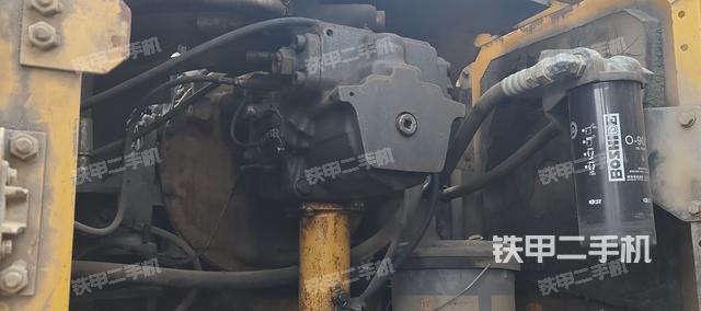 回转马达和主控阀（整机外观）