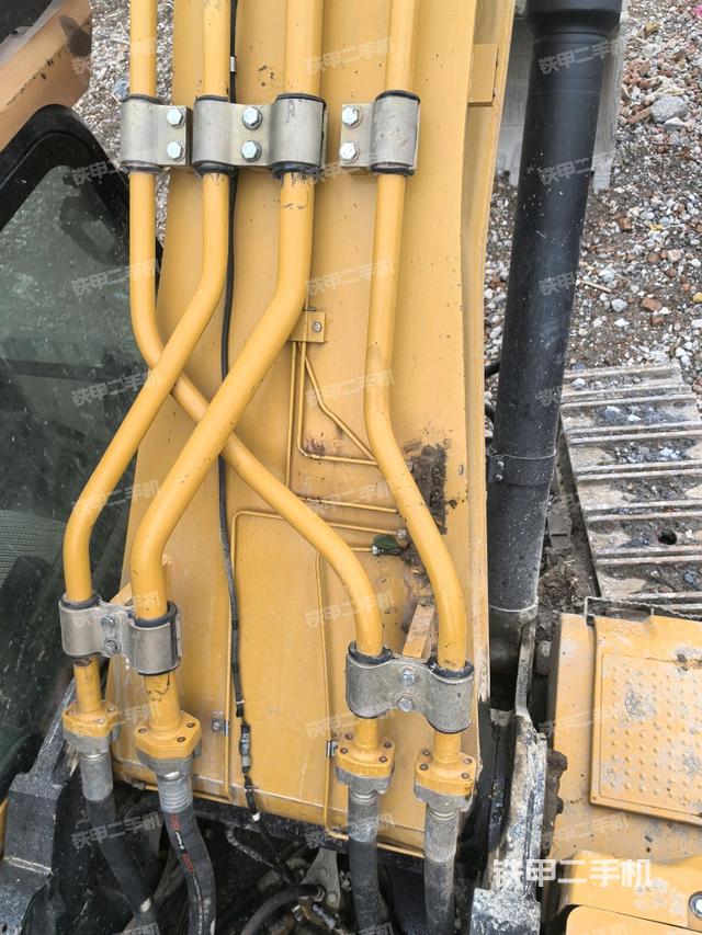 大臂背部俯视（工作和回转装置）