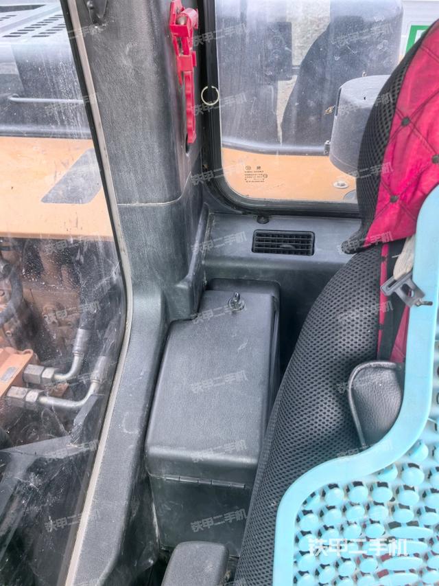 駕駛室左后45度（駕駛室部分）