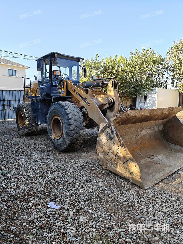 工作裝置整體（整機(jī)外觀及大件）