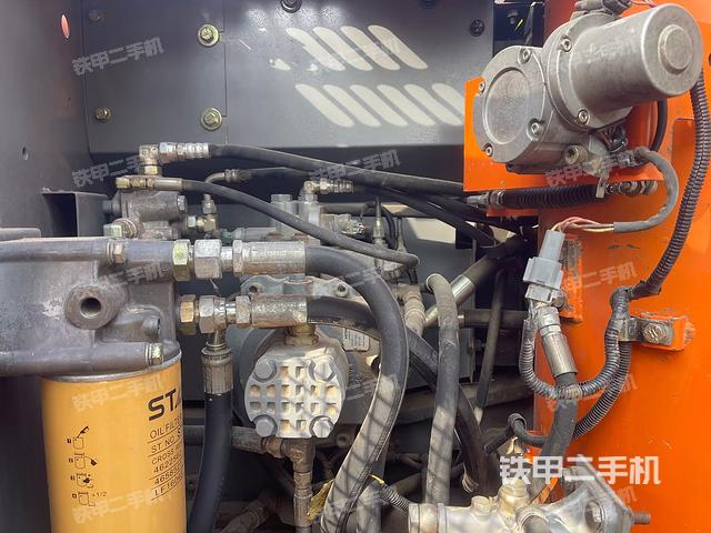 液壓泵艙室正面整體（整機(jī)外觀）