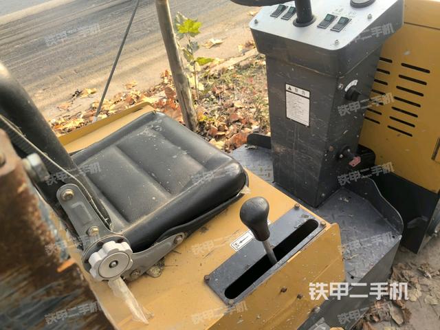 驾驶室外顶全景（压路机驾驶室）