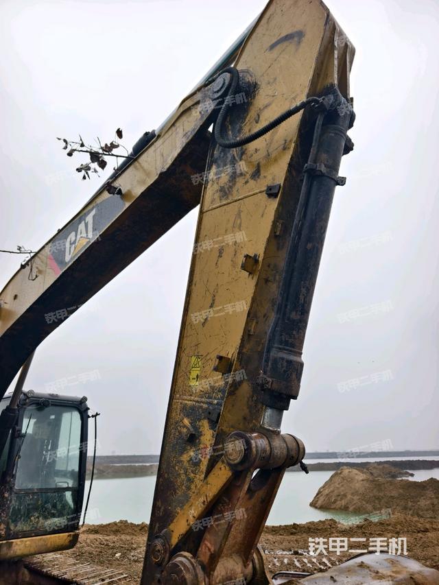 小臂整体左后（工作和回转装置）