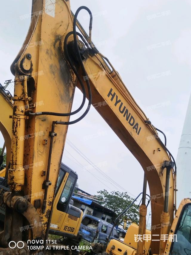 大臂油缸整体 竖拍（工作和回转装置）