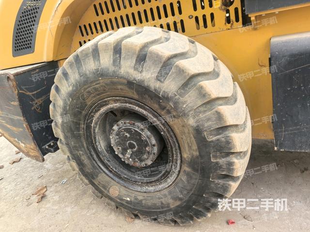 后轮右侧全景（压路机前后车架）