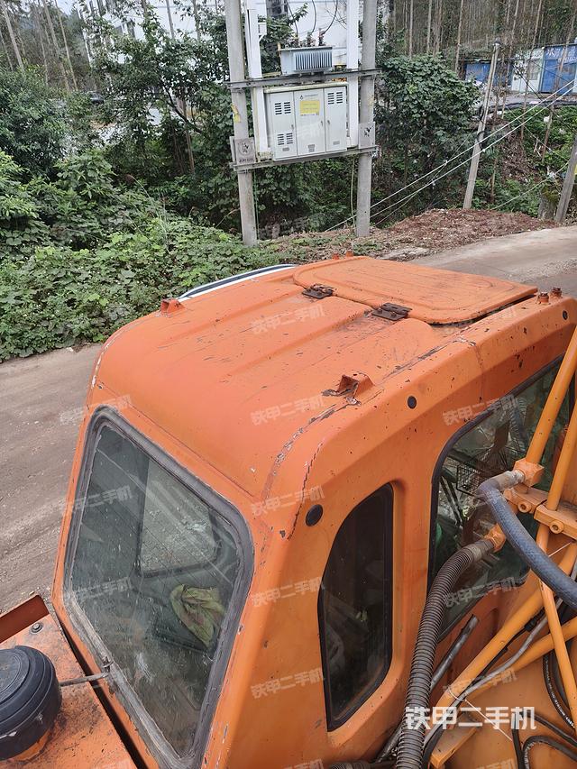 驾驶室顶部（整机外观）