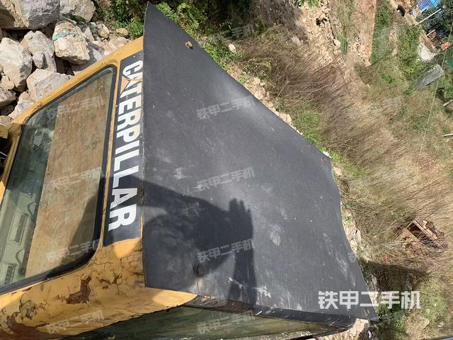 驾驶室顶部（整机外观）