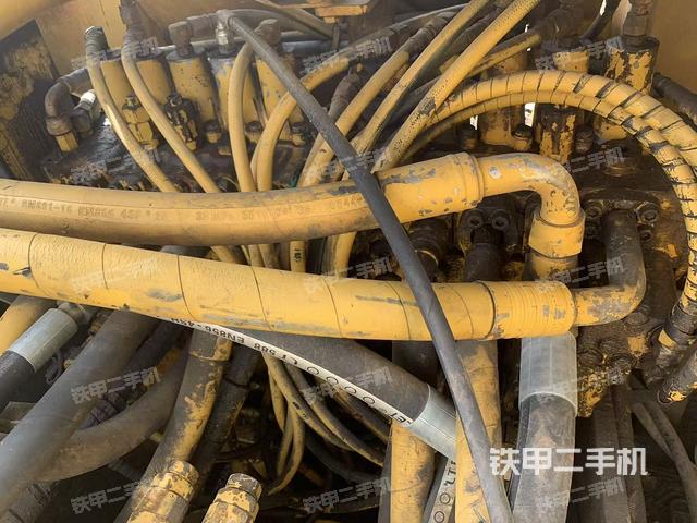 回转马达和主控阀（整机外观）