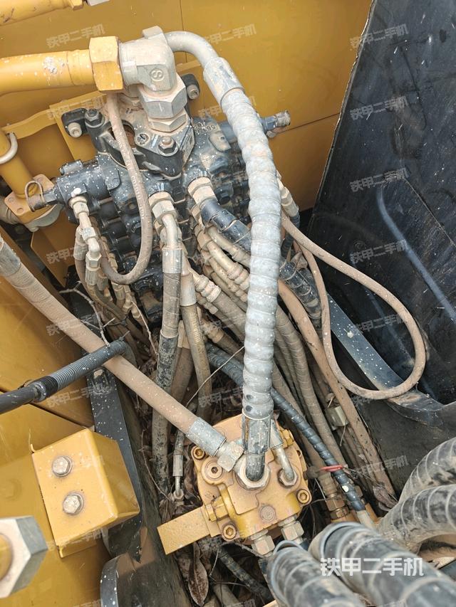 回轉(zhuǎn)馬達和主控閥（整機外觀）