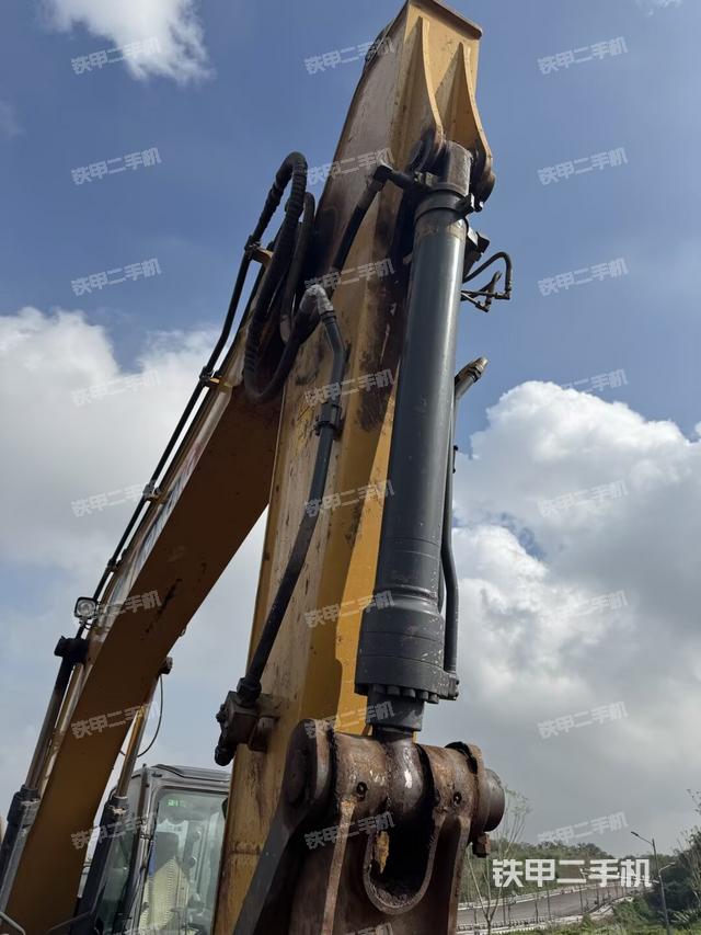 小臂整体右前（工作和回转装置）