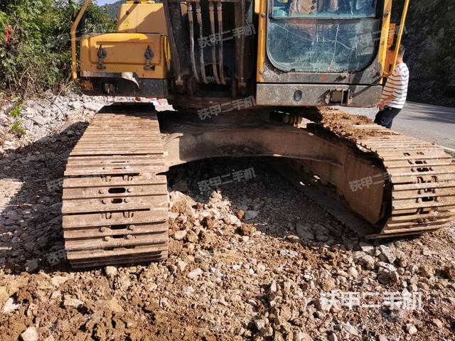 轉(zhuǎn)盤和下車架正前（工作和回轉(zhuǎn)裝置）