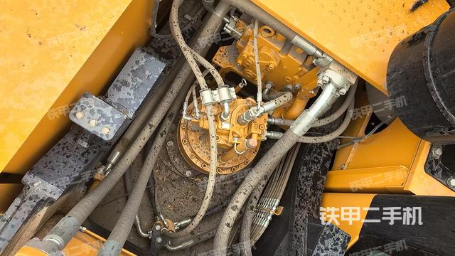 回轉(zhuǎn)馬達和主控閥（整機外觀）