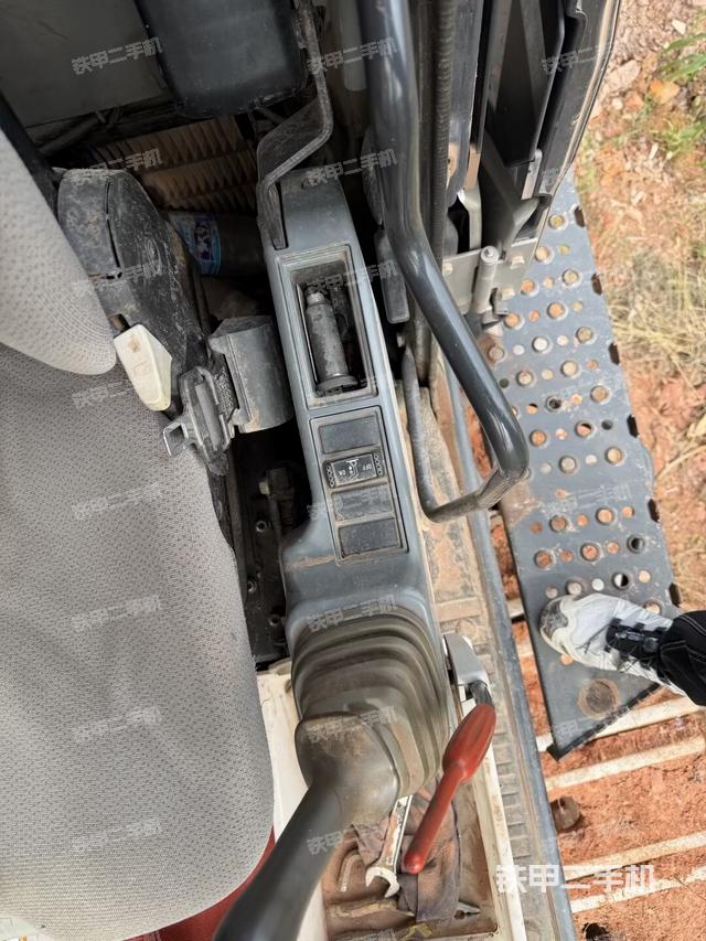 座椅左側(cè)控制臺(tái)/音響/含左手柄（駕駛室部分）